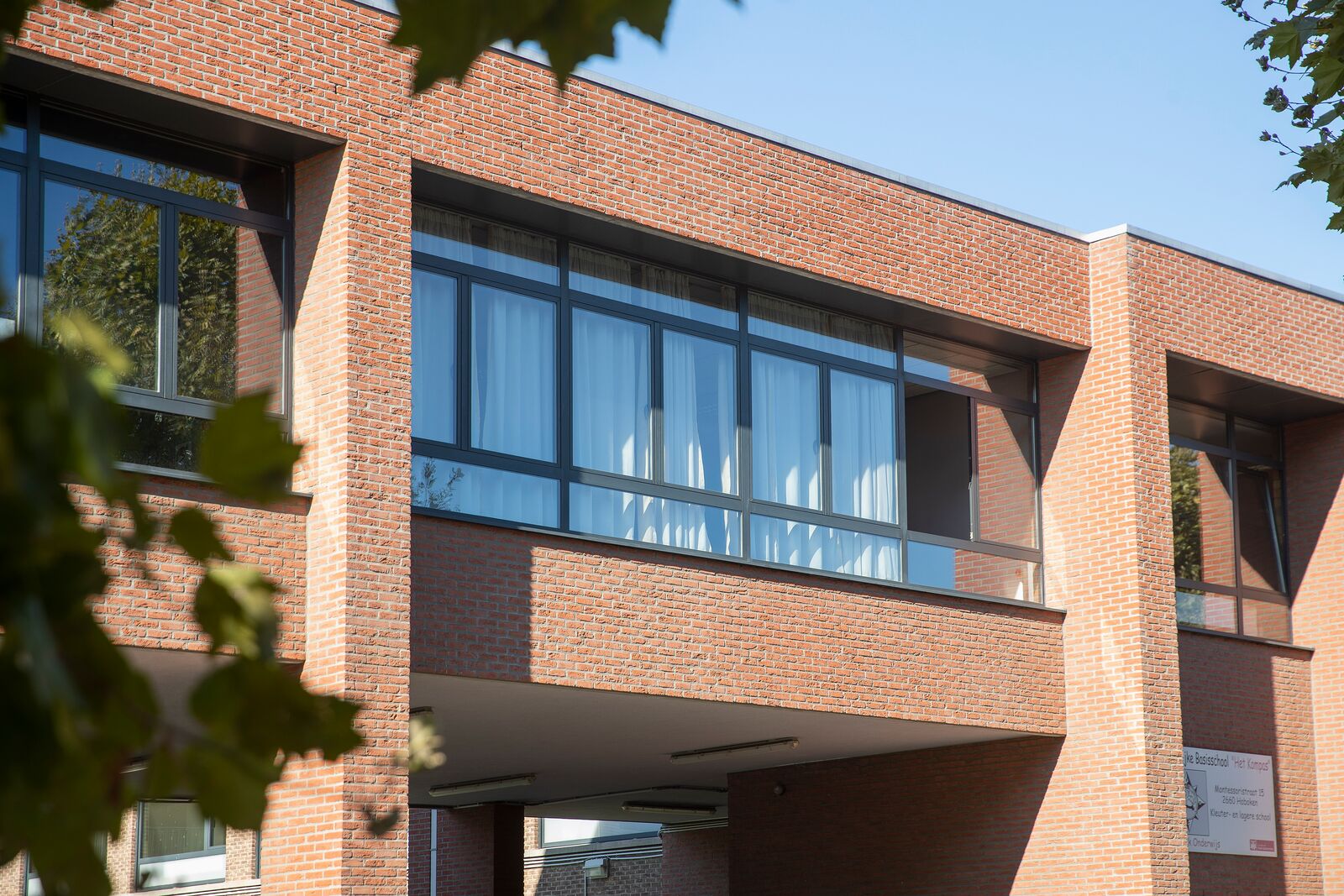 decalu aluminium windows