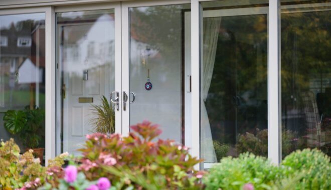 Triple track sliding doors