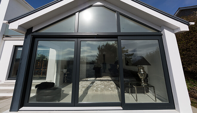 Fully reversible window in oak colour